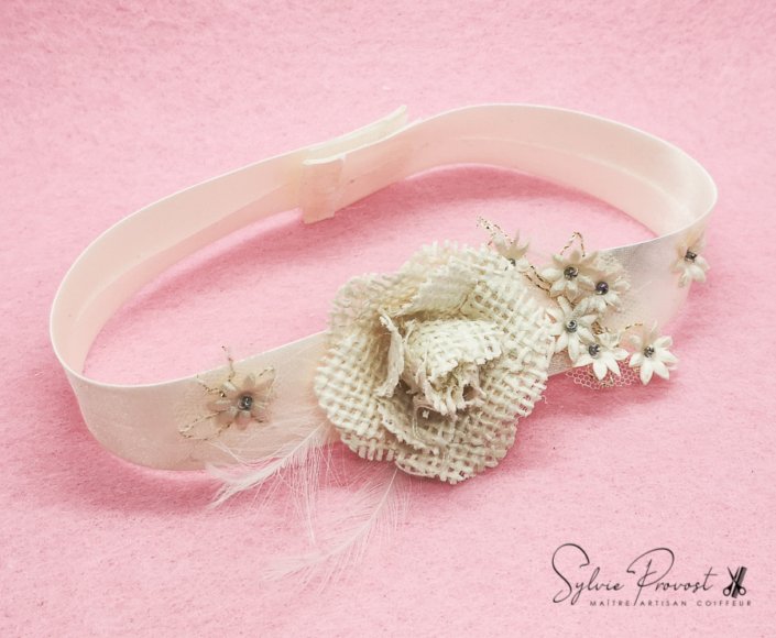 Tour de cou assorti crème et fleurs