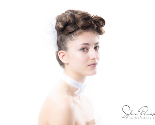 Coiffure de mariée chignon haut