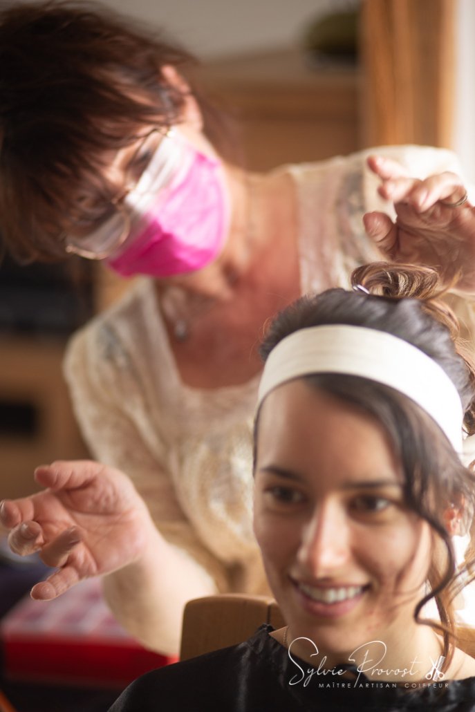 Coiffure de cérémonie, la touche finale